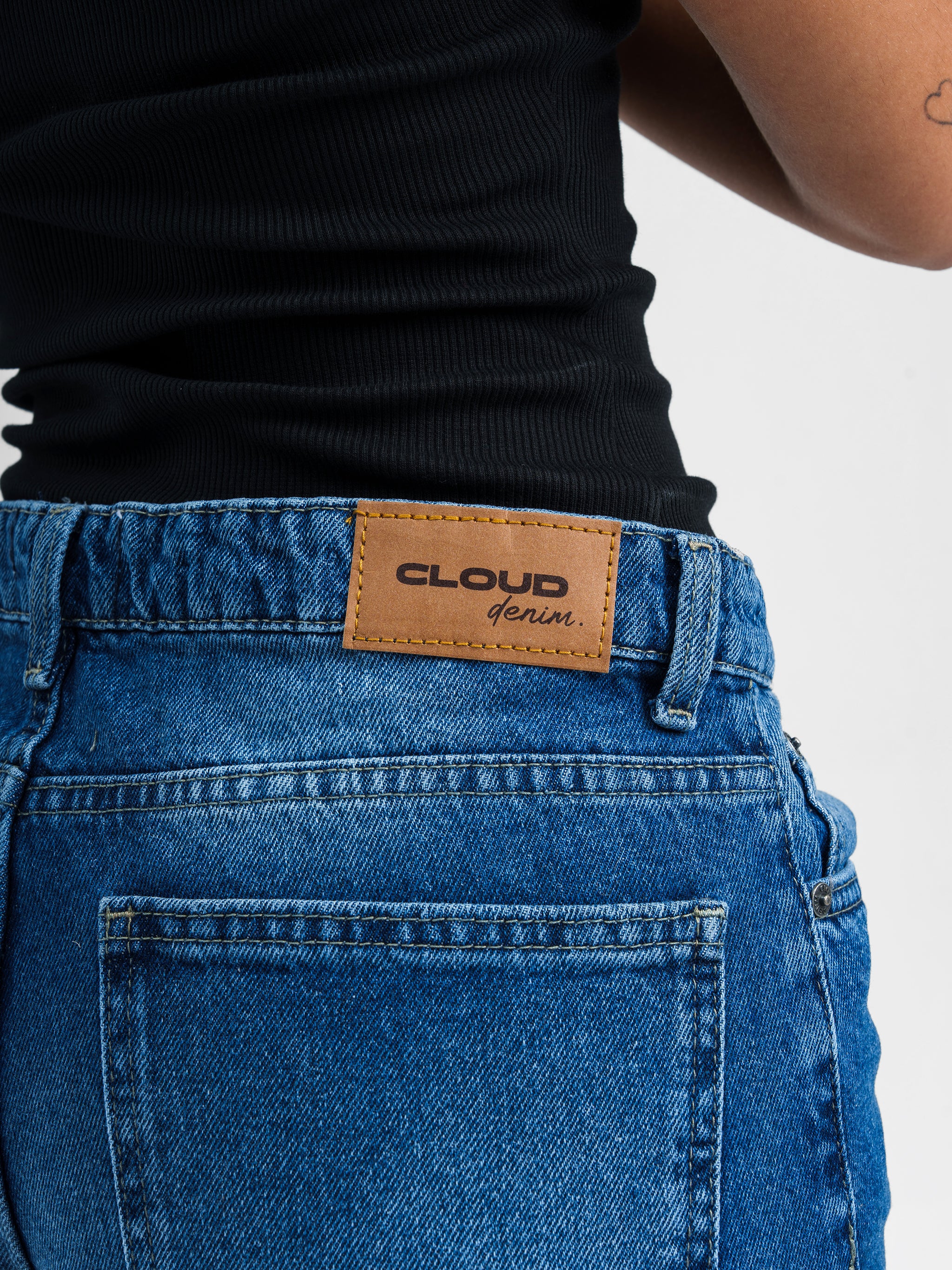 BLUE HIGH RISE JEANS