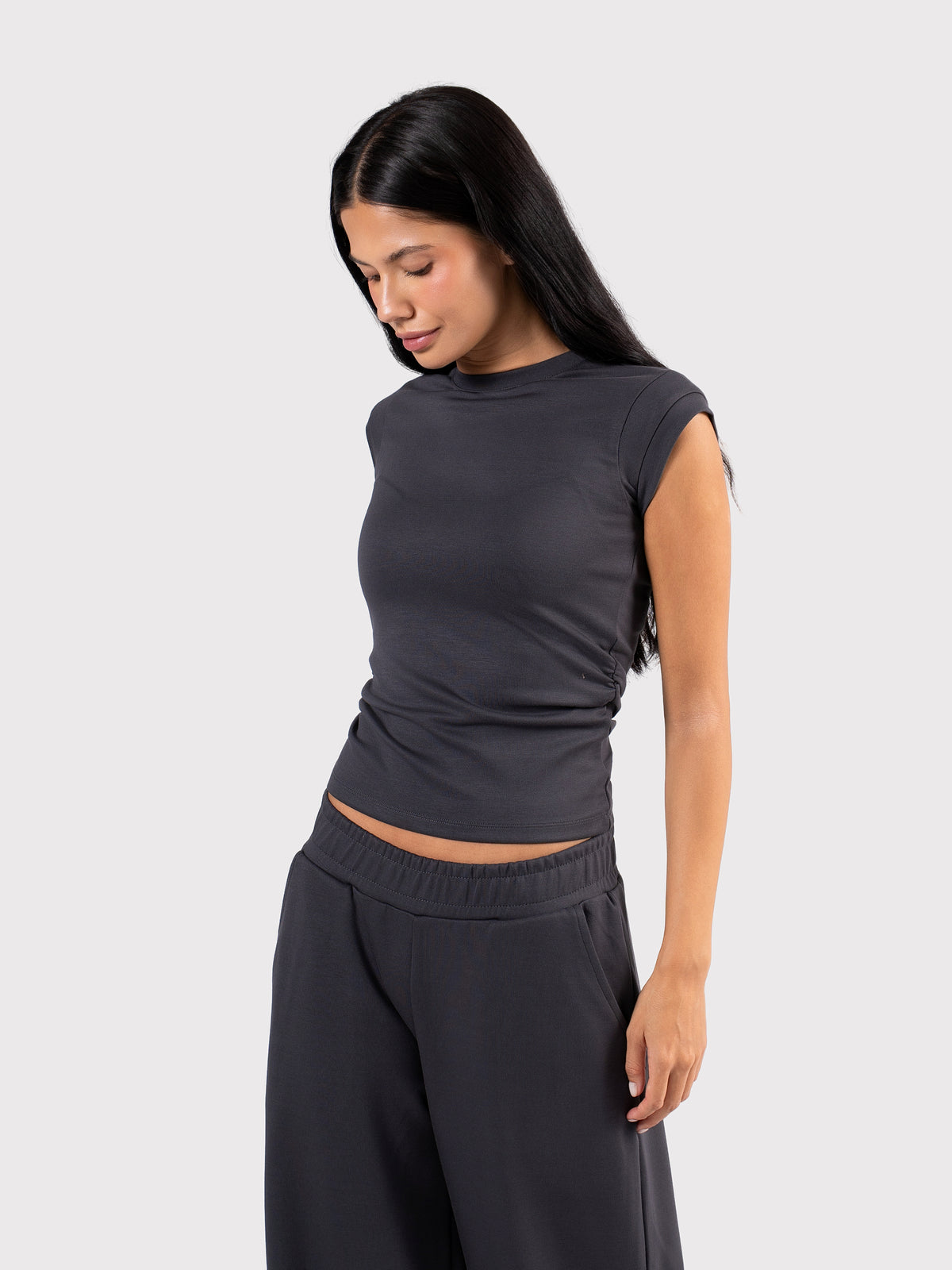 BREATHABLE CINCH TEE - GREY