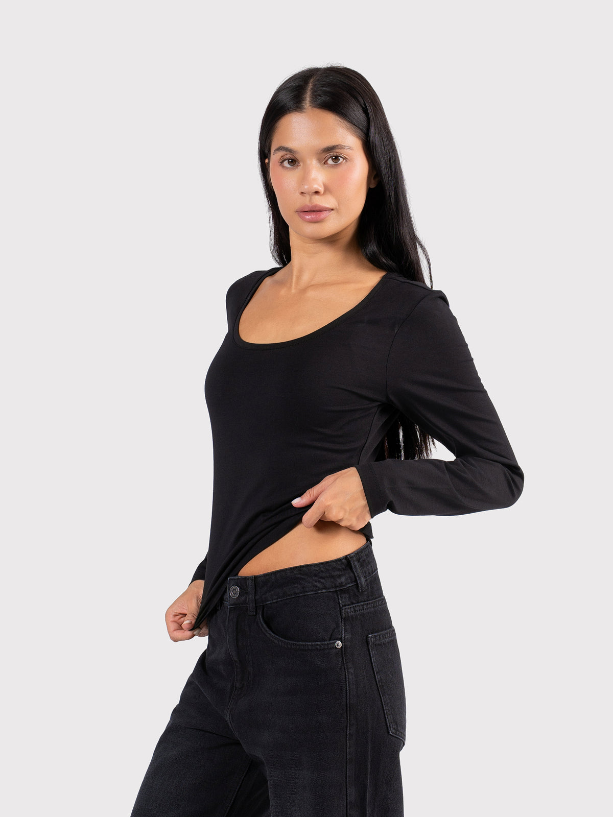 U-SHAPED LONG SLEEVE TOP BLACK