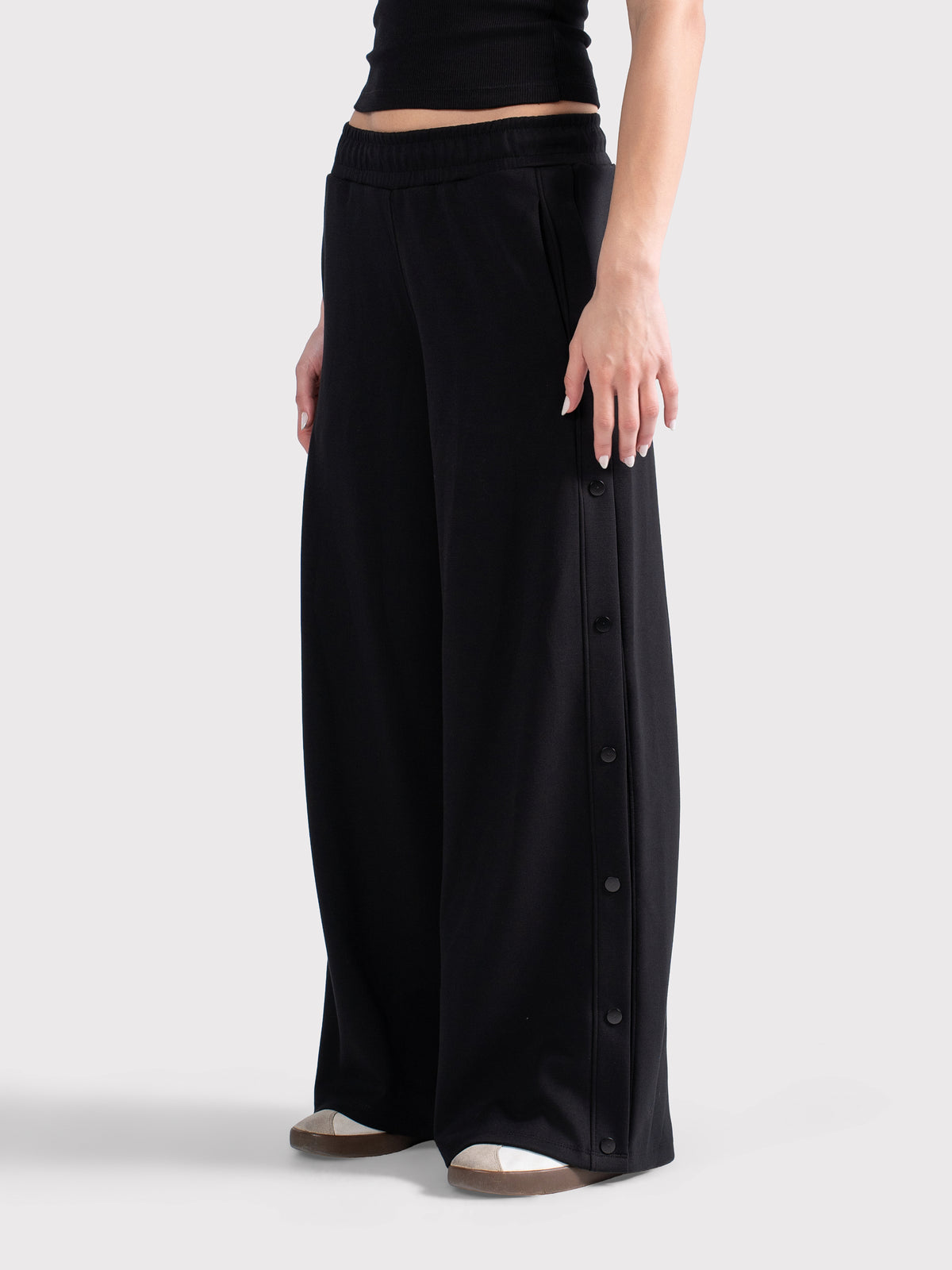 BREATHABLE SNAP PANTS - BLACK