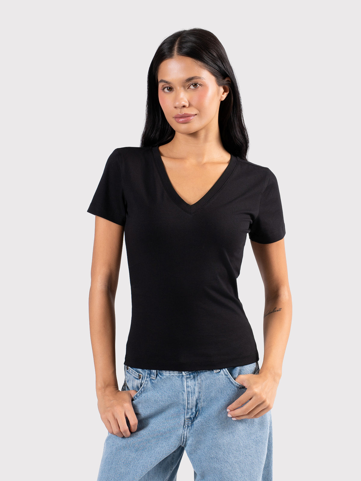 V-NECK SHORT SLEEVE TOP BLACK