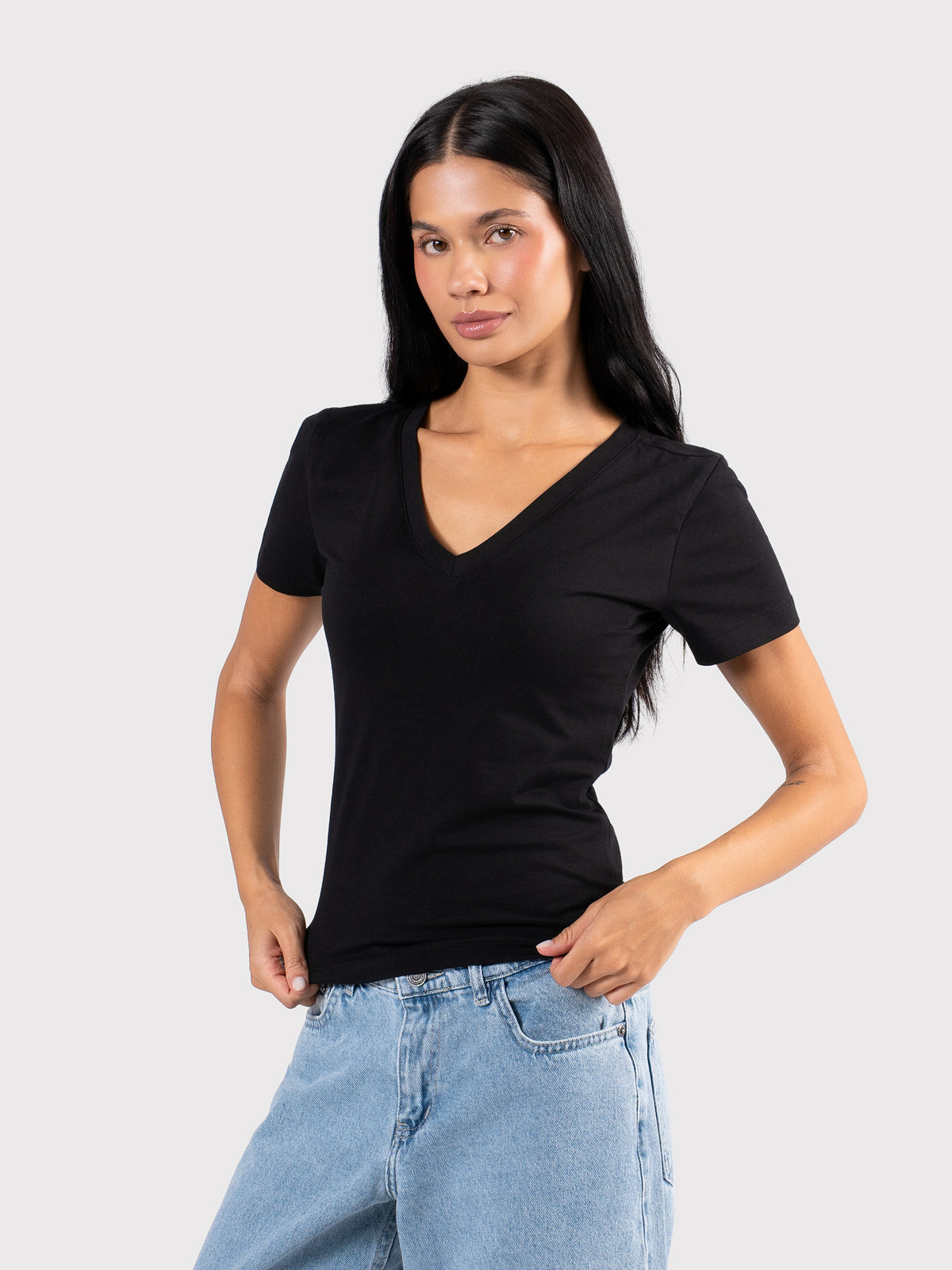 V-NECK SHORT SLEEVE TOP BLACK