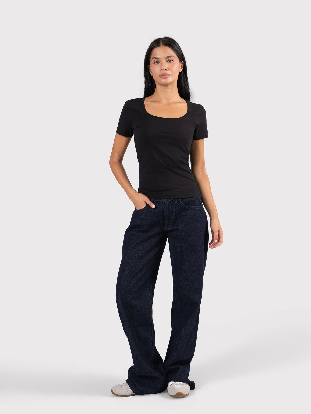 U-SHAPED SHORT SLEEVE BLACK