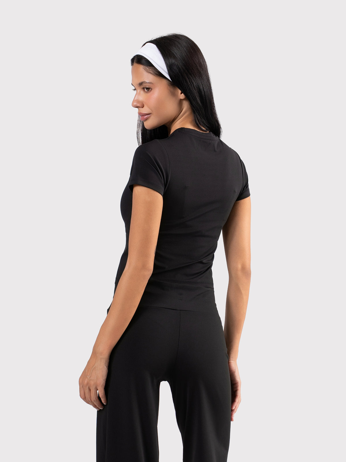 MOVE FITTED TOP BLACK