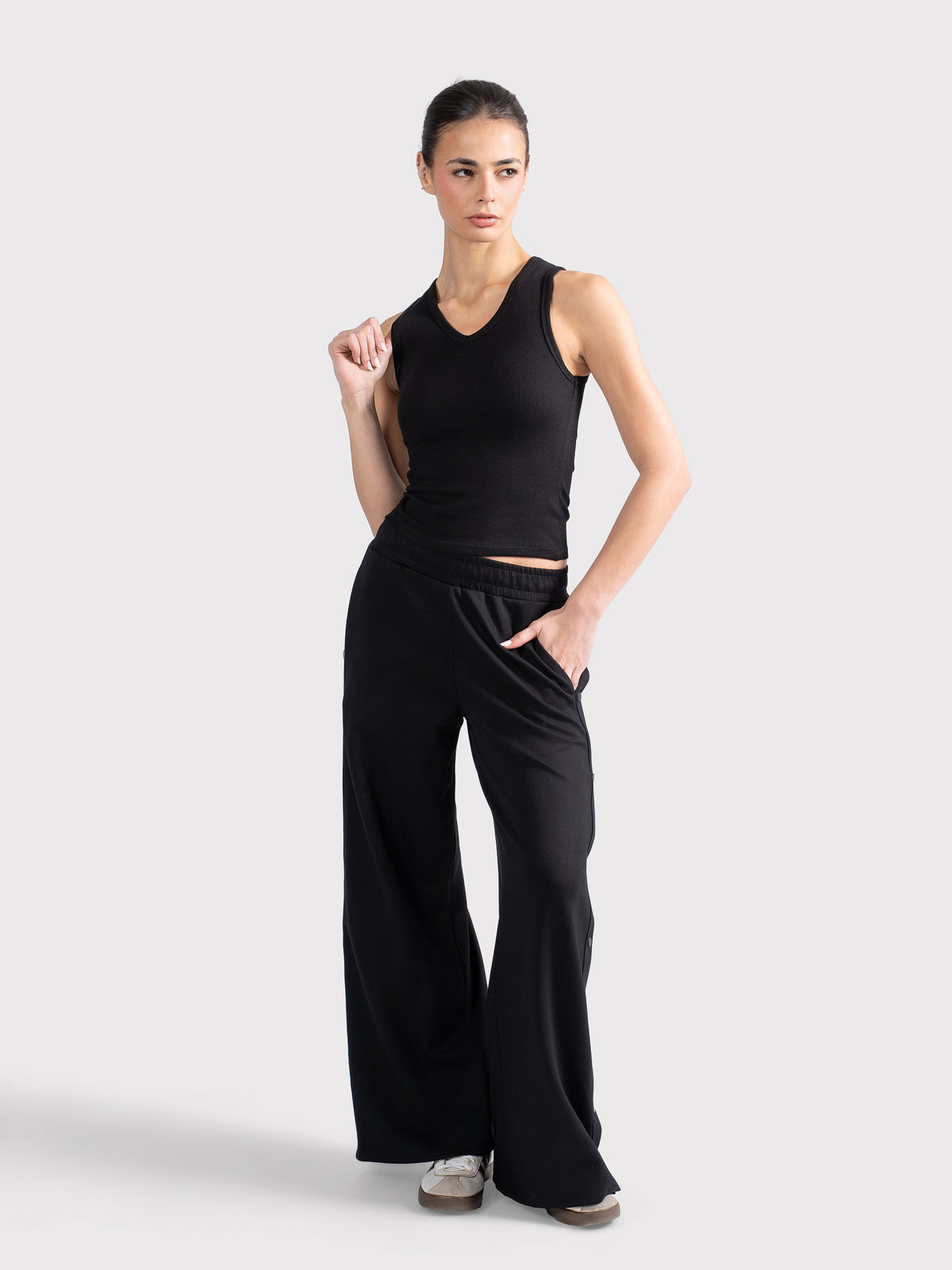 V-NECK TANK TOP BLACK