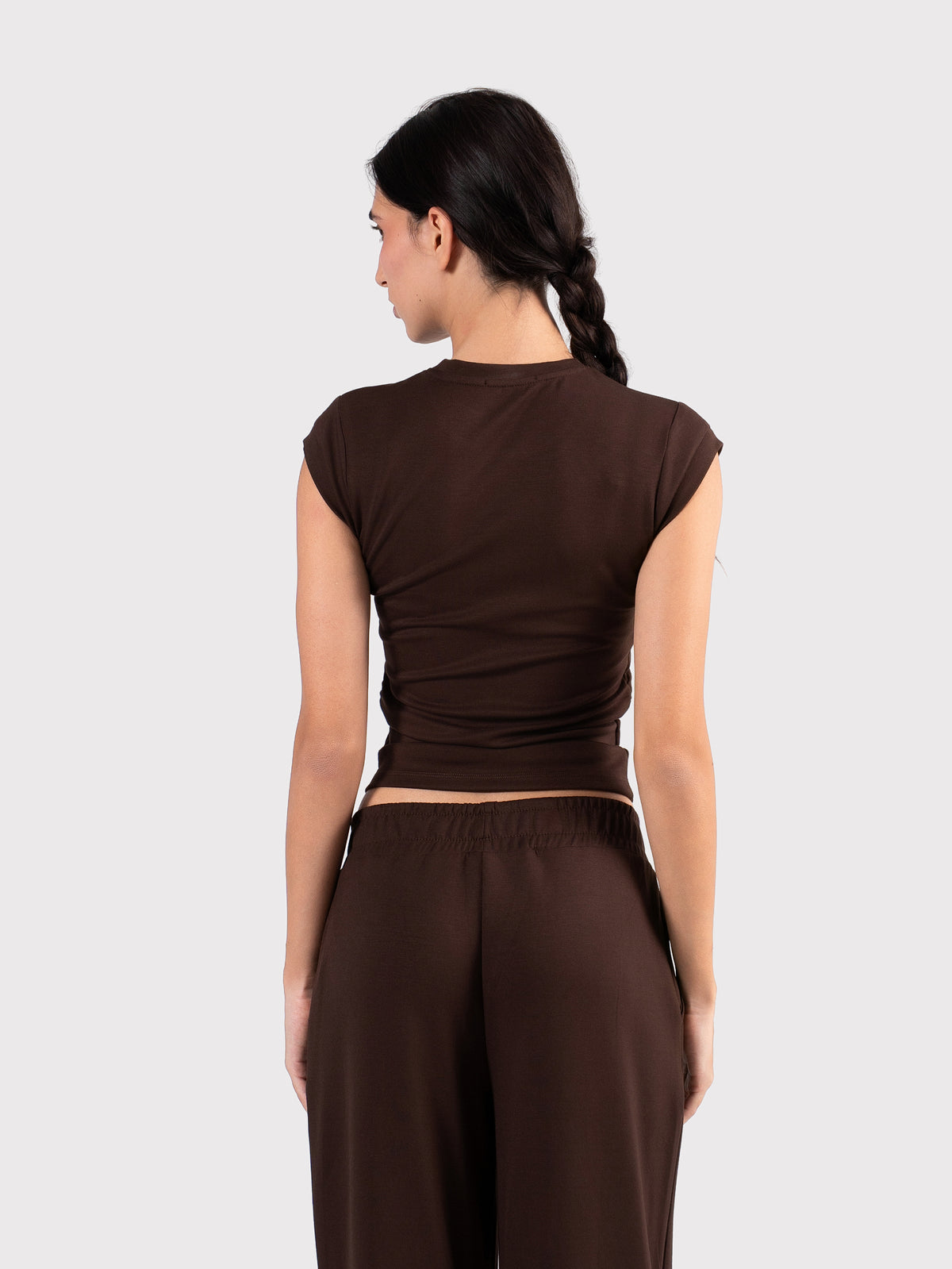 BREATHABLE CINCH TEE - BROWN