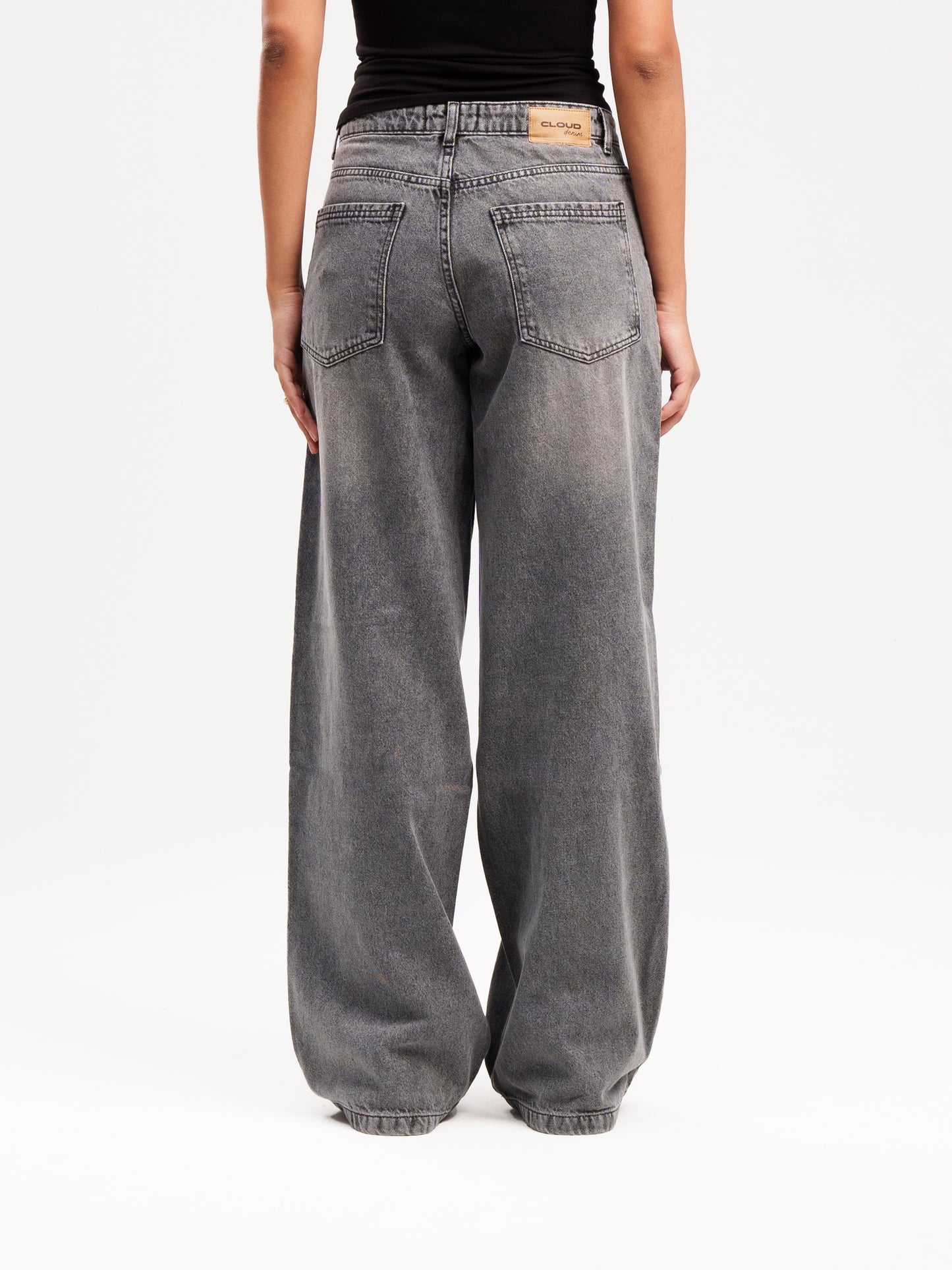 LIGHT GREY BAGGY JEANS