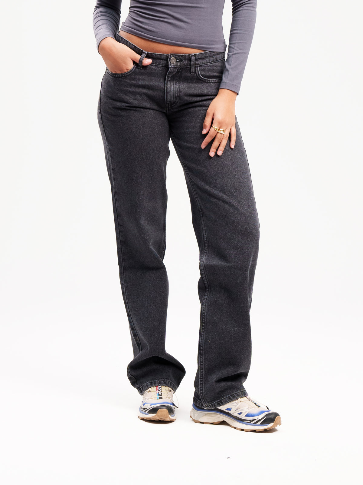 STRAIGHT JEANS