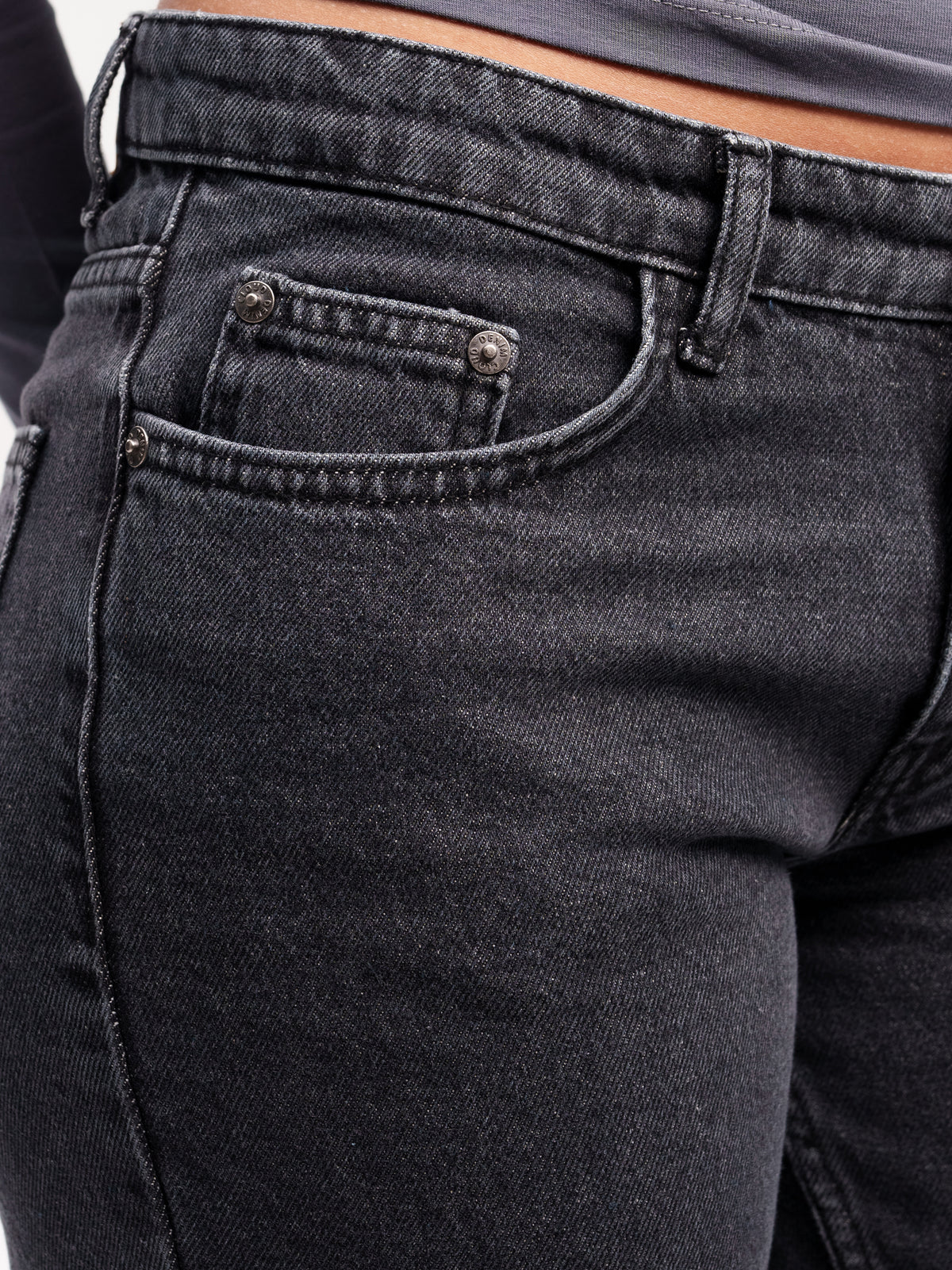 STRAIGHT JEANS