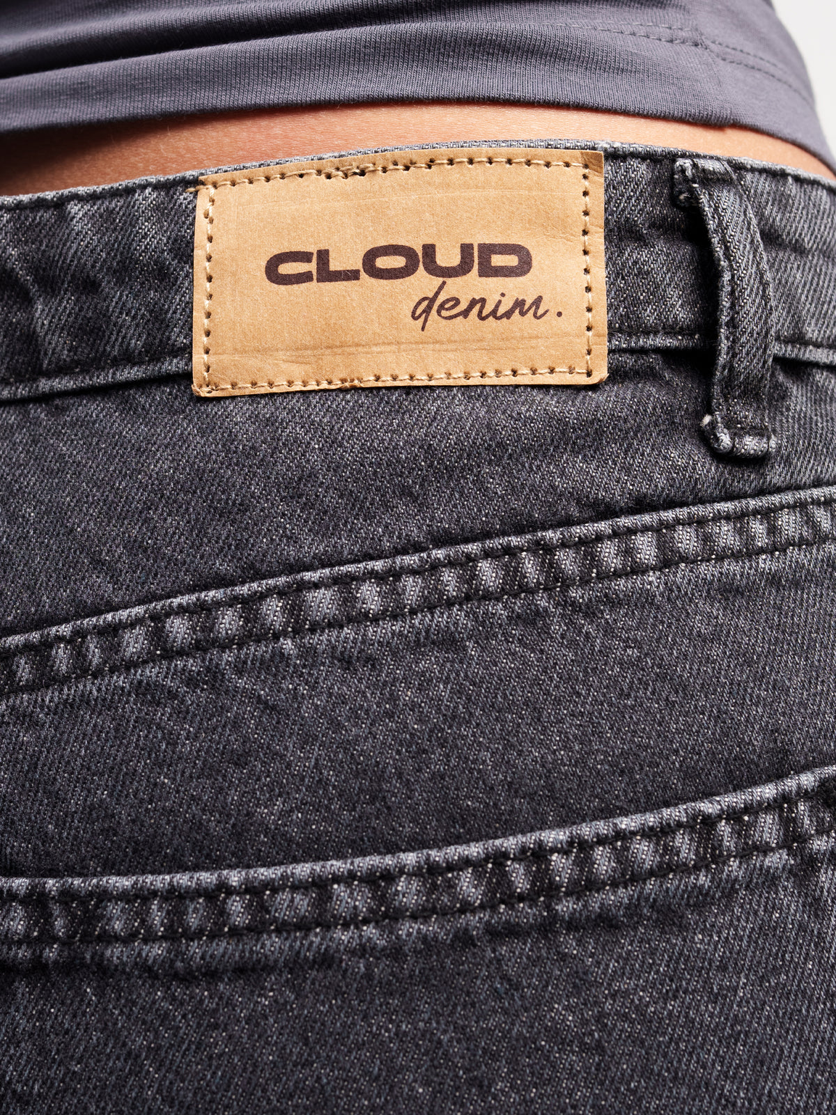 STRAIGHT JEANS