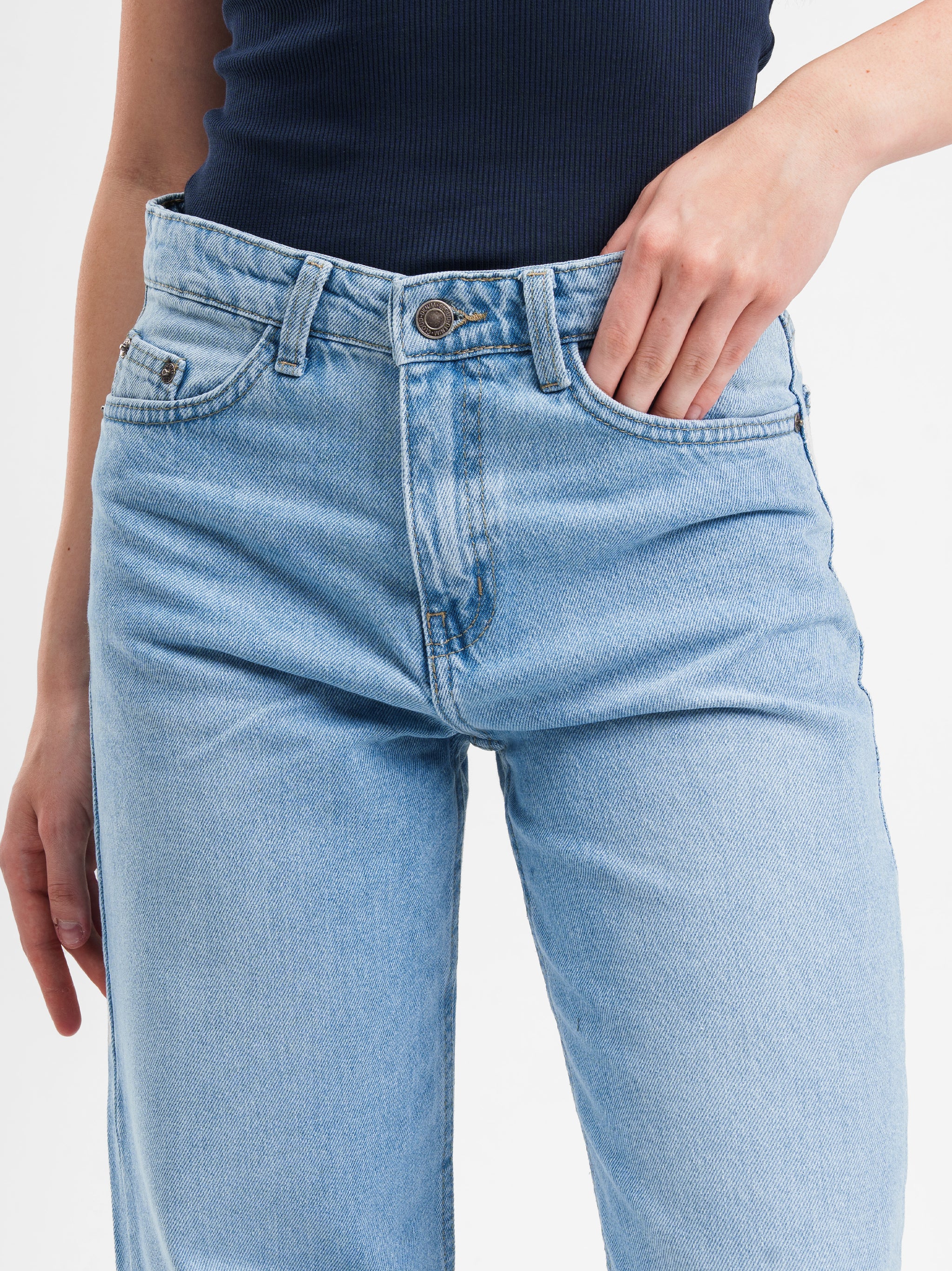 LIGHT BLUE HIGH RISE JEANS