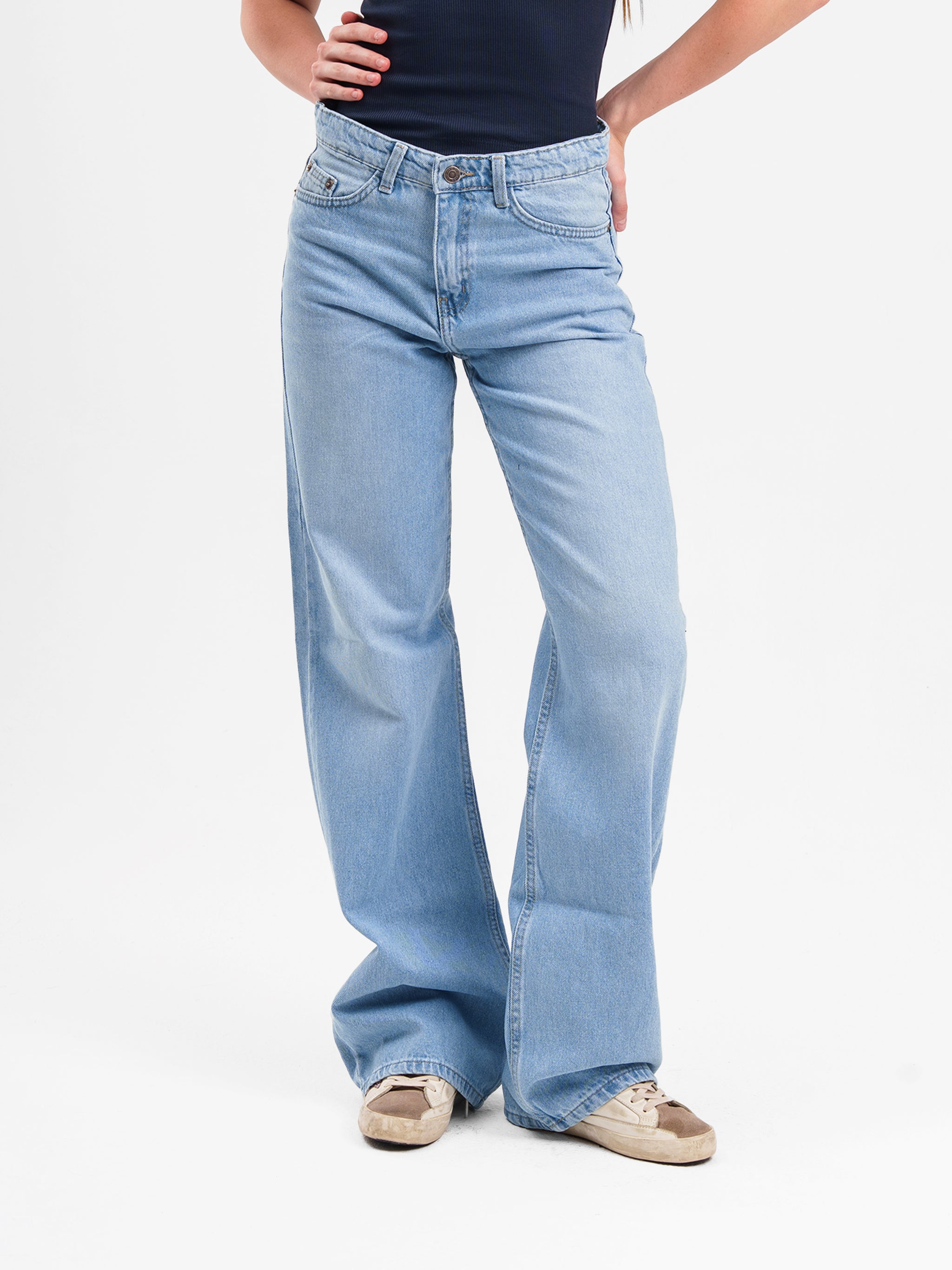 LIGHT BLUE HIGH RISE JEANS