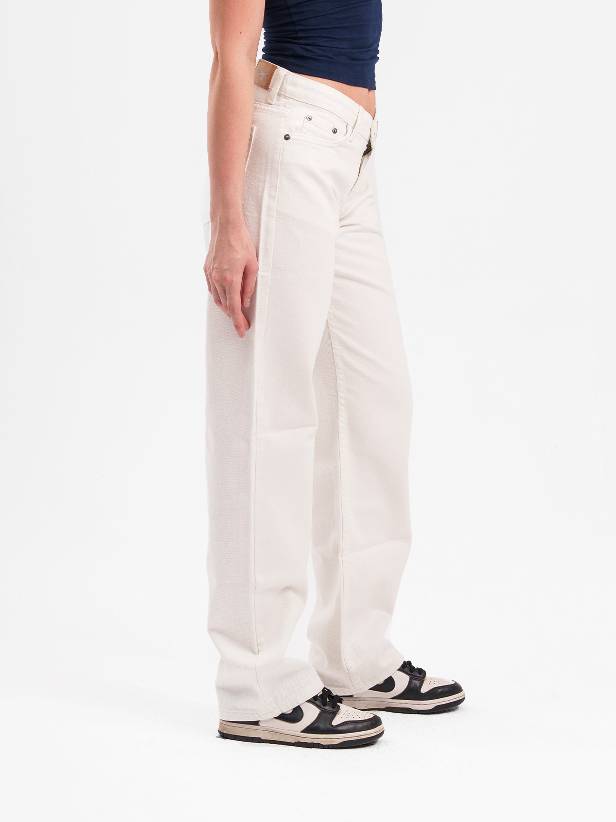WHITE STRAIGHT JEANS