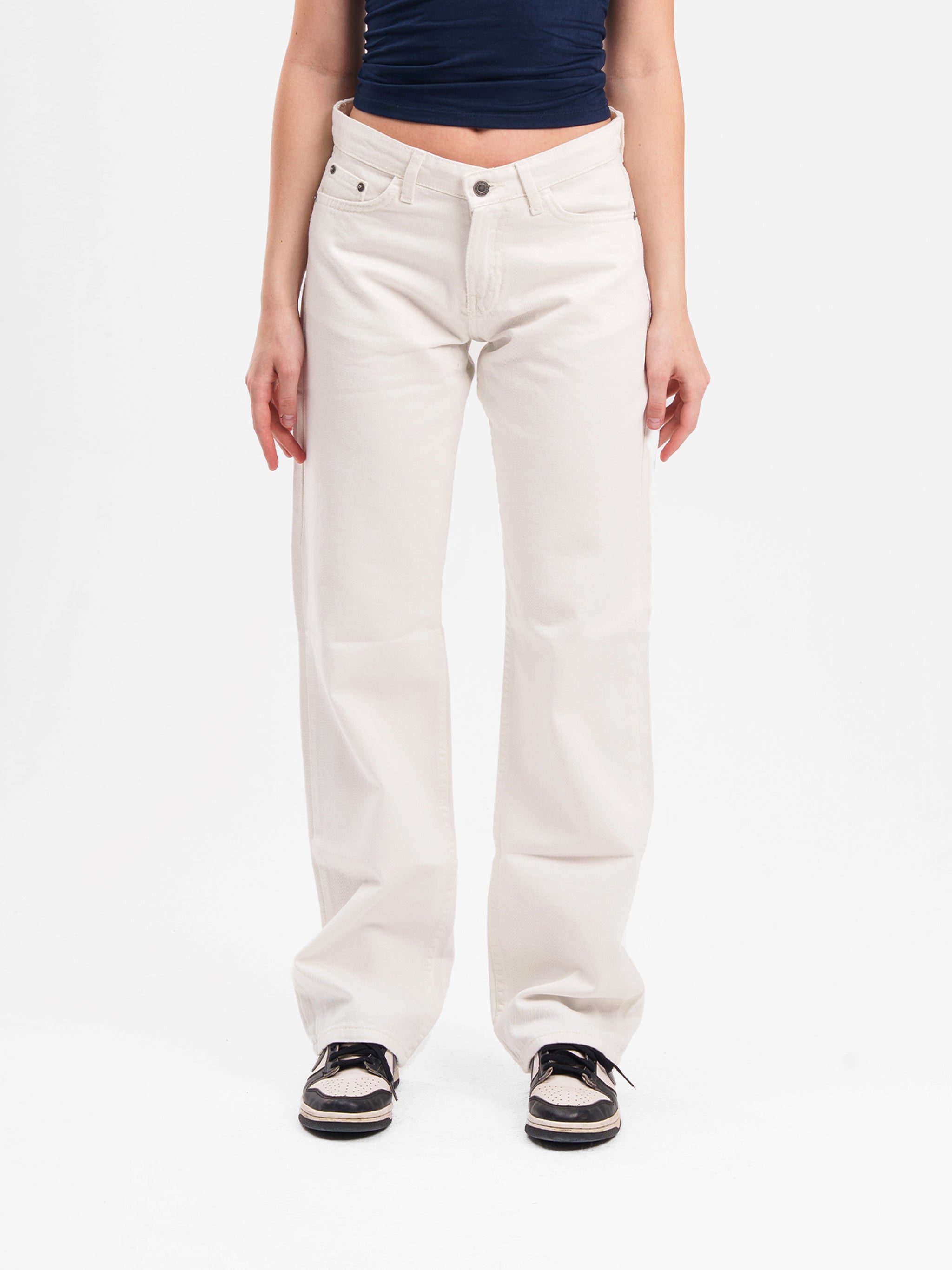 WHITE STRAIGHT JEANS